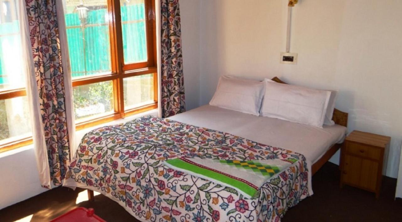 Hayat Hotel Pahalgām エクステリア 写真